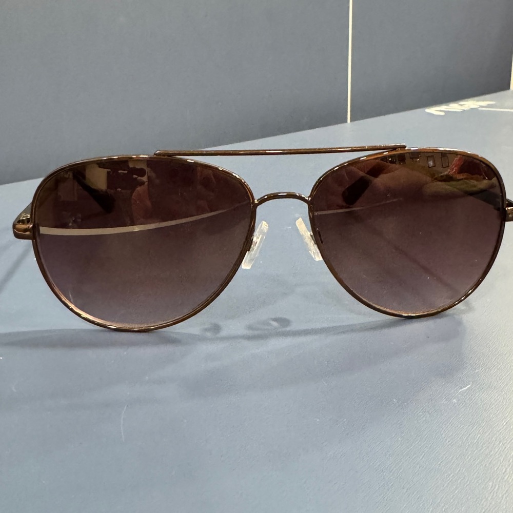 Oscar de la Renta Brown Aviator Sunglasses - Classic Metal Frame in Brown